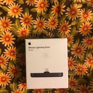 BLACK IPHONE LIGHTNING DOCK (NWT)